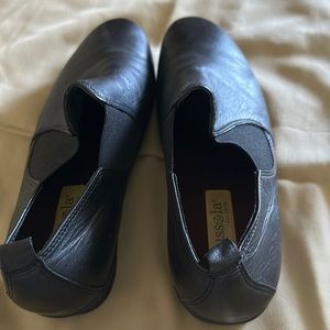 BUSSOLA LEATHER SHOES. Size 8